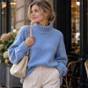 Помолодела на 10 лет: 8 оттенков свитера для тех, кому за 50 — украшение любого гардероба