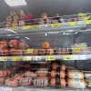 После 50 к колбасе стоит относиться осторожнее: какие сорта лучше ограничить и почему