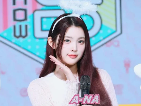 Эйна из Hearts2Hearts покидает «Show! Music Core» спустя 1 год и 2 месяца