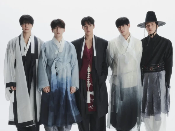 MONSTA X поздравили фанатов с Чусоком в ханбоках и поделились планами на конец года
