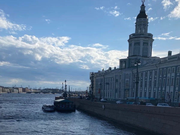 Петербург снова хотят назвать Ленинградом. В Госдуму уже внесли законопроект — рассказываем, когда может измениться название города и что будет с документами жителей