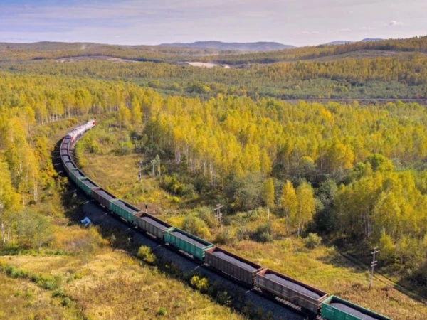 🚂 Поезда едут дальше, а грузов становится меньше. Что происходит с экономикой?