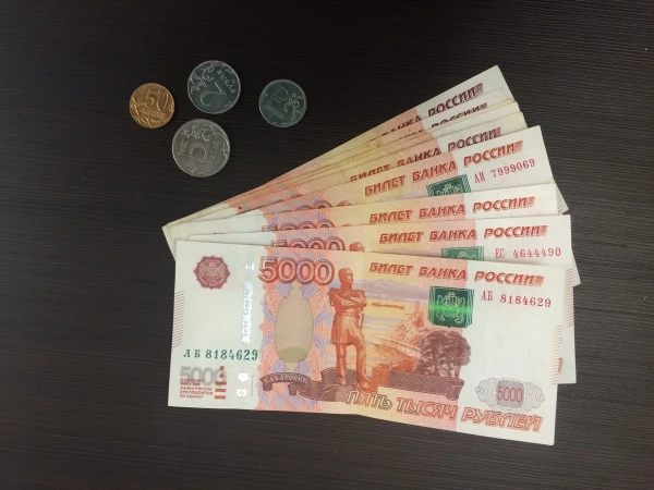 Ключевая ставка 14%, кредиты под 20–25% и ипотека под 19%: экономист объяснил, когда ждать смягчения — и в каких случаях рефинансирование действительно выгодно