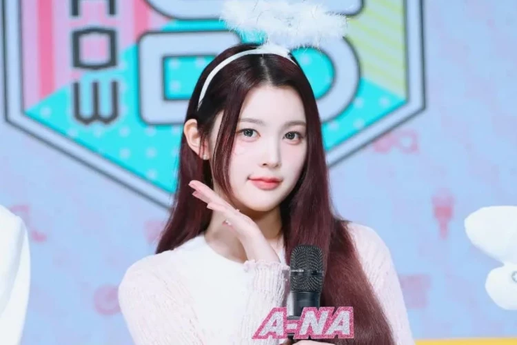 Эйна из Hearts2Hearts покидает «Show! Music Core» спустя 1 год и 2 месяца