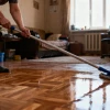 Добавляю 1 стакан в ведро — и пыль не появляется неделями: полы блестят как после клининга
