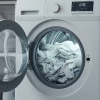 Бросаю в барабан при стирке — и утюг нужен гораздо реже: простой лайфхак для аккуратной одежды