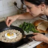 Не каша и не бутерброды: 5 быстрых завтраков, которые легко приготовить утром