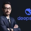 Основатель DeepSeek Лян Вэньфэн стал самым богатым создателем ИИ-моделей в мире: состояние выросло вдвое, до $36 млрд, после раунда финансирования, оценившего компанию в $50 млрд — РБК Инвестиции