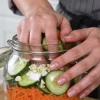 Слюнки текут! Как приготовить хрустящую овощную закуску без стерилизации и хлопот