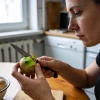 Зеленое пятно на картошке: когда клубень еще можно спасти, а когда пора выбросить