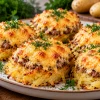 Котлеты и запеканка уже надоели: эти мясные стожки с картофелем выглядят празднично даже на обычном ужине