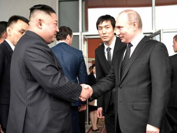 Ким Чен Ын поздравил Путина с Днем России