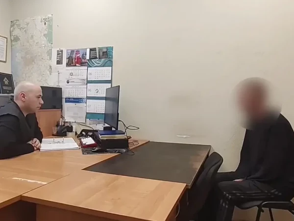 На Октябрьской набережной нашли труп в крови, а на теле 100 ножевых ударов