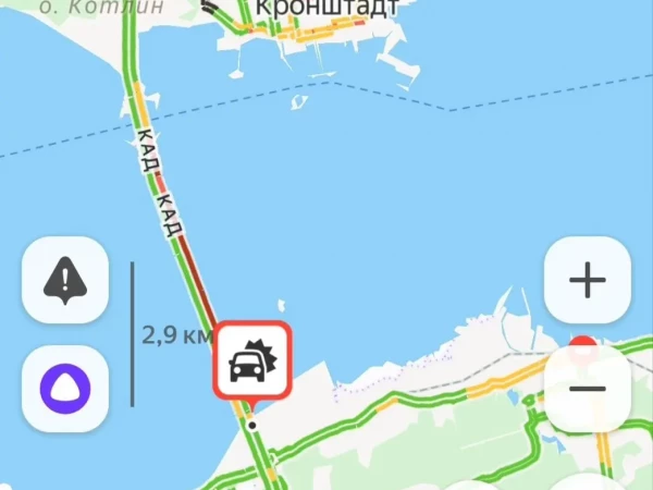 На КАД перед тоннелем дамбы многокилометровая пробка