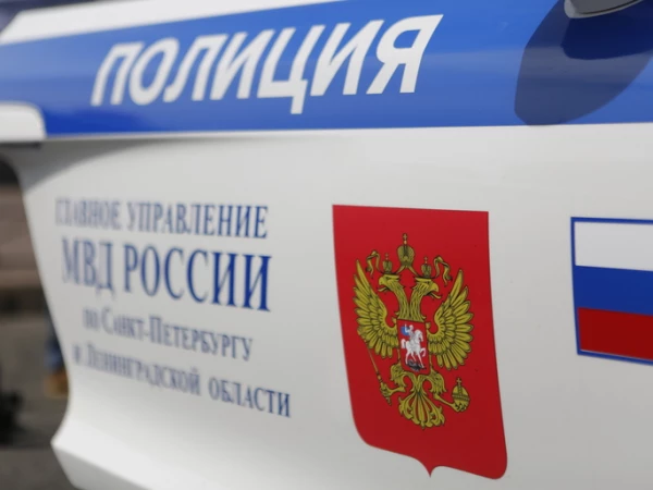 Школьники подожгли авто на парковке на улице Меркурьева