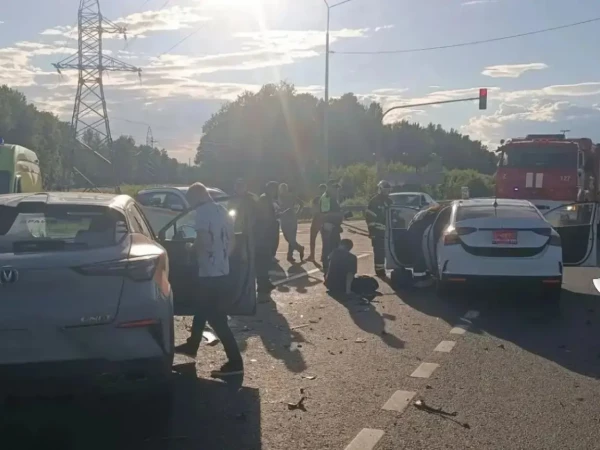 Ребенок и двое взрослых попали в больницу после ДТП на Южном полукольце