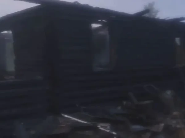 В Ленобласти из полыхавшего огнем частного дома спасли женщину