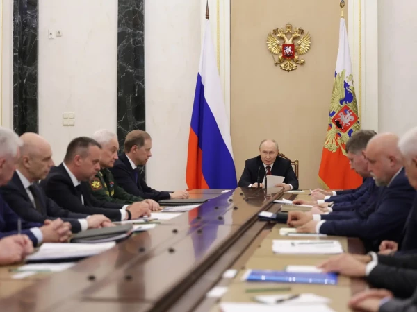 Путин заявил, что крупные НПЗ работают на максимуме