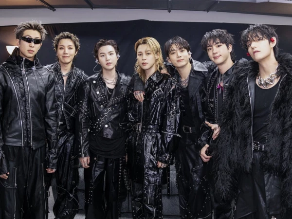Альбом BTS «ARIRANG» стал первым альбомом корейского исполнителя, который провёл 12 недель в топ-10 Billboard 200
