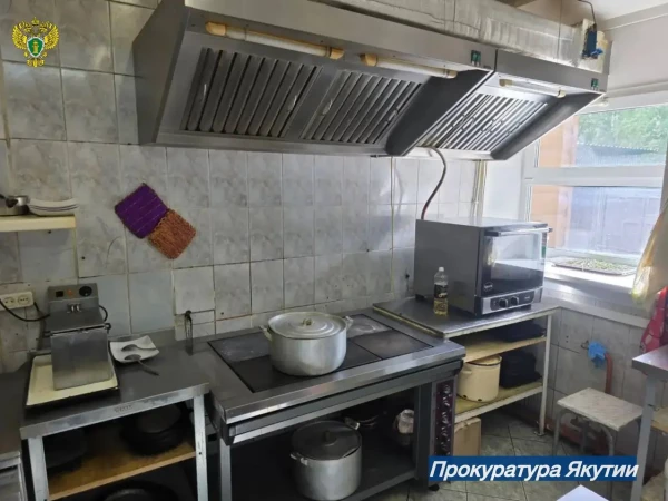 В Якутии 14 человек госпитализировали после отравления в ресторане