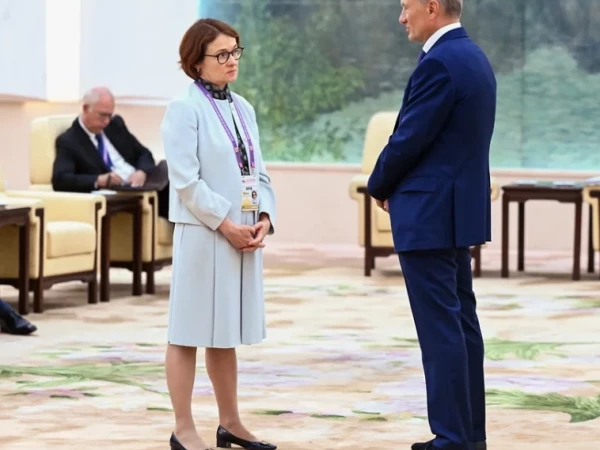 Президент ОТЧИТЫВАЕТ Центральный Банк 😱