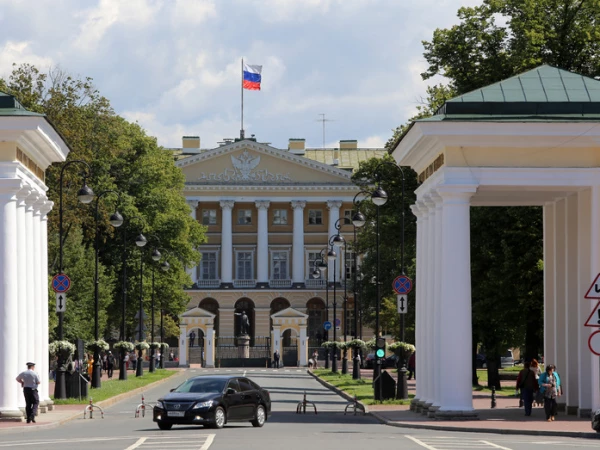К 1 июля Смольный заключил контракты по госзакупкам на 479,7 млрд рублей