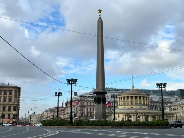 Беглов сообщил о масштабной атаке беспилотников на Петербург