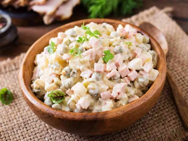 Оливье станет вкуснее: кулинарные секреты без сложных ингредиентов