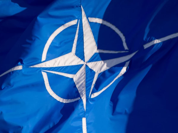 Рютте пожаловался на невозможность увеличить траты НАТО на оборону