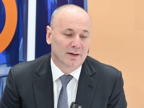 Рособрнадзор намерен добиться запрета продажи микронаушников в РФ из-за списывания ЕГЭ