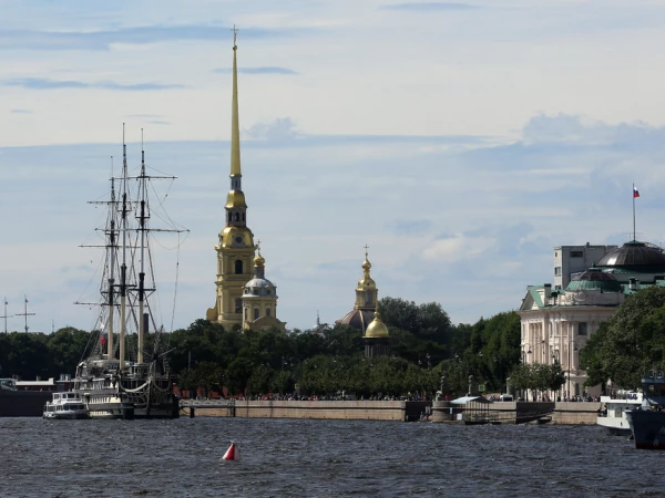 Эхо летающей коляски: в Петропавловской крепости запретили сажать вертолеты