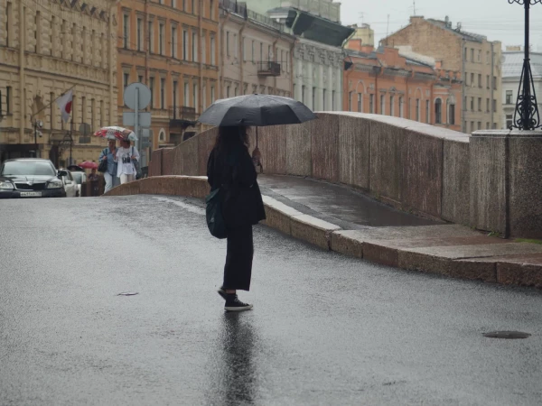 Последние жаркие дни — на Петербург движется похолодание с новой порцией дождей
