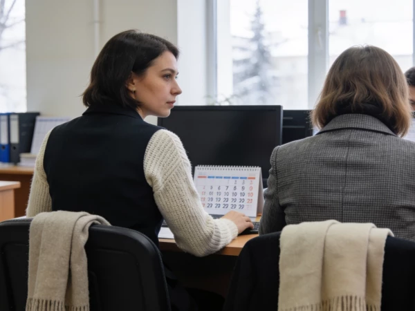 Россиян ждет редкая шестидневка: когда в 2027 году придется работать дольше обычного