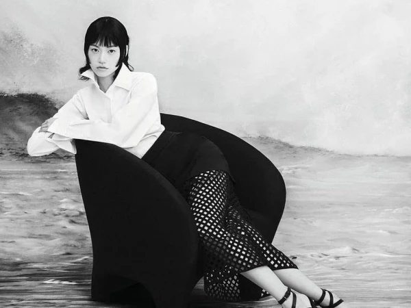 Ким Доён снялась для августовского Harper’s BAZAAR Korea при сотрудничестве с Max Mara