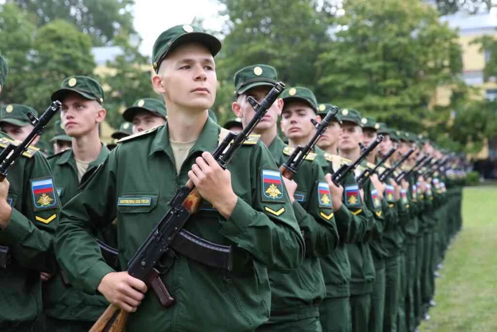 Президент увеличил штатную численность ВС РФ