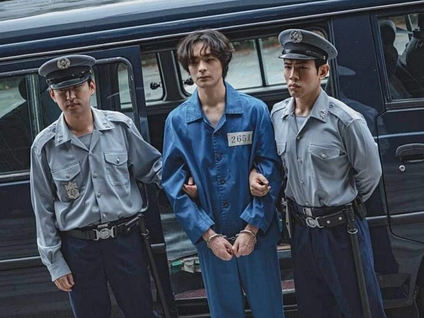 Дорама «Пугало» стала лидером по числу номинаций на премию Blue Dragon Series Awards