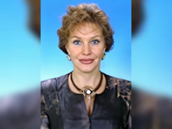 Елена Проклова показала свою дачу с прудами и необычными растениями