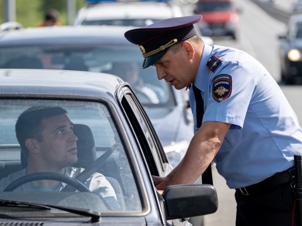 Инспектор ГАИ потребовал ключи от авто для погони: что обязан сделать водитель и как оформить передачу машины