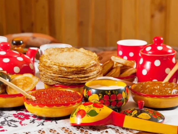 Пышные дрожжевые блины с манкой: простой домашний рецепт