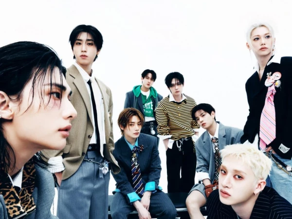 Stray Kids возглавляют чарты YouTube и iTunes по всему миру с альбомом «THIS & THAT»