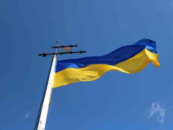 В центре Приштины сняли украинский флаг в ответ на заявления Зеленского