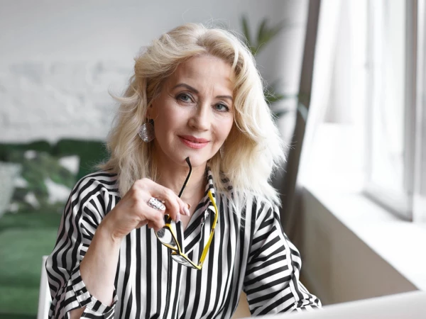 Одежда, которая делает женщину после 60 визуально моложе