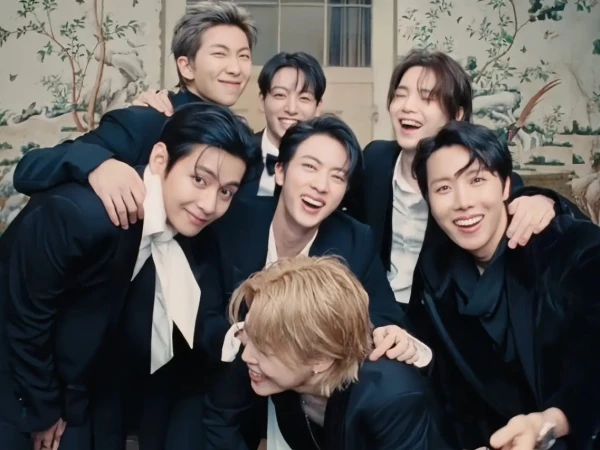 Песня BTS «NORMAL» вошла в топ-40 радиочарта Billboard Pop Radio Airplay спустя 5 месяцев после релиза