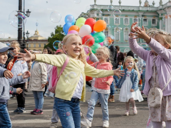 Вальс, танго и сальса - как Петербург танцевал в торговом центре
