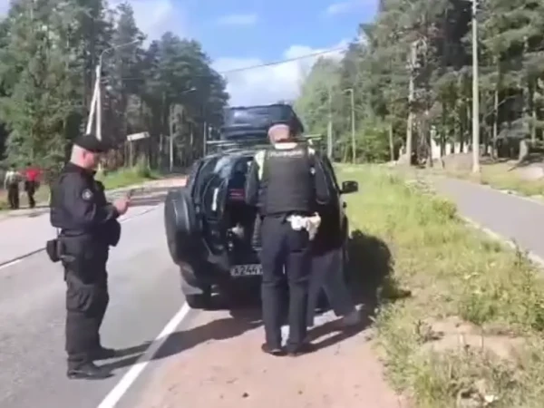 Полиция, ФСБ и сотрудники ГАИ проверили окрестности военного аэродрома Прибылово