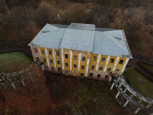 В Подмосковье произошел пожар в бывшей усадьбе князей Голицыных Пехра-Яковлевское
