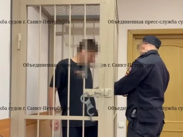 В Петербурге суд арестовал романтика, укравшего букет цветов для примирения с женой