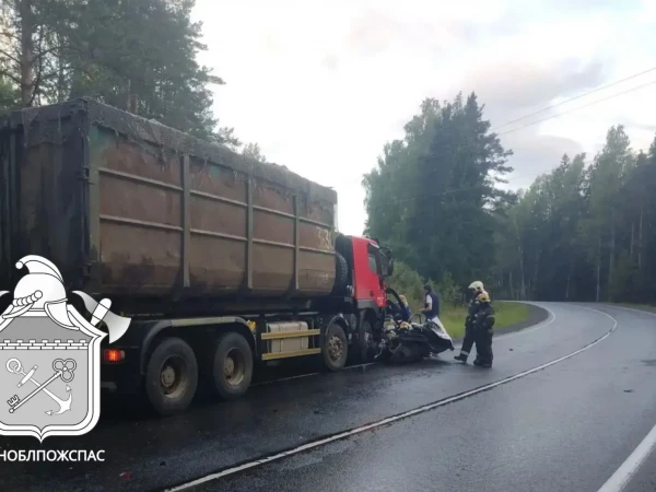 Кадры смертельного ДТП под Всеволожском, где мусоровоз раздавил такси