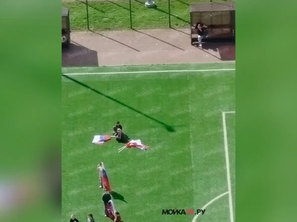 В ЖК «Каменка» и у лицея на Богатырском проспекте дети репетируют танцы для линеек на 1 сентября