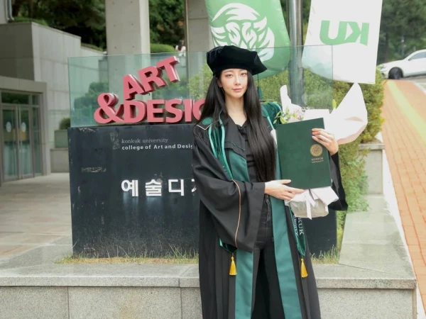 Субин (экс-Dal Shabet) окончила Университет Конкук спустя 14 лет после поступления